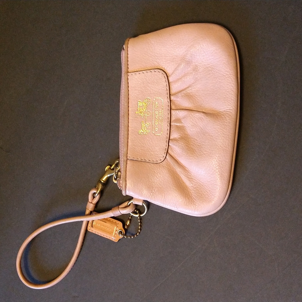 VGUC. Coach blush pink wristlet.